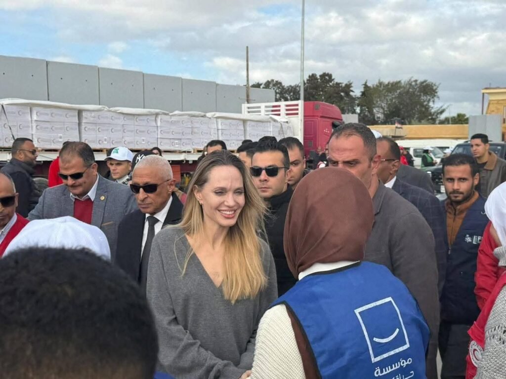 Angelina Jolie visita la zona fronteriza con la Franja de Gaza para conocer la crisis humanitaria 611153360 1348135667331614 4333689272046279222 n