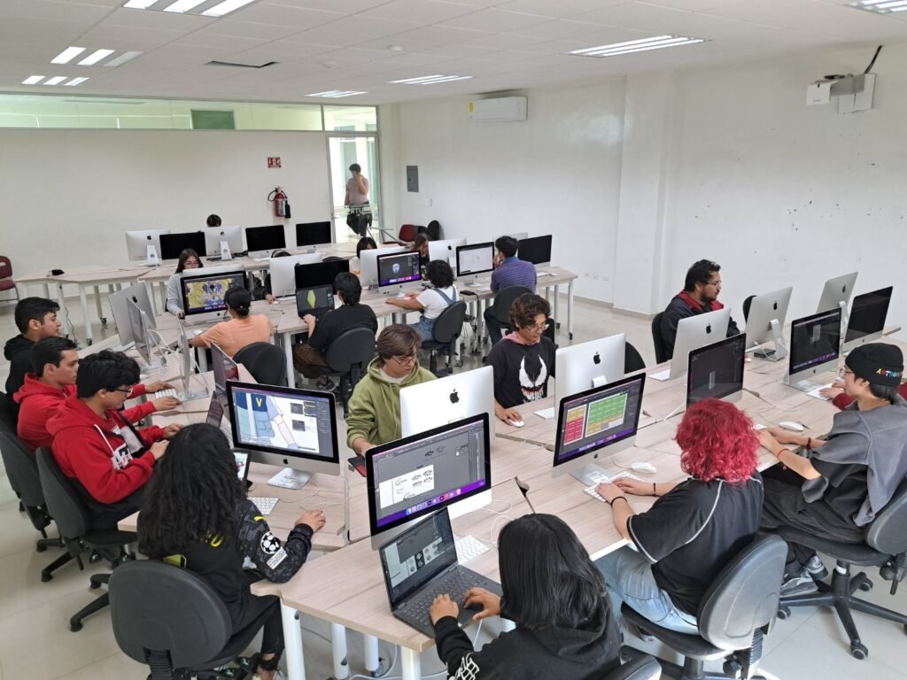 🔵 NUEVAS TECNOLOGÍAS LLEGAN A LAS AULAS DE AGUASCALIENTES CON EL GIGANTE DIGITAL whatsapp image 2026 01 03 at 12.03.03 pm