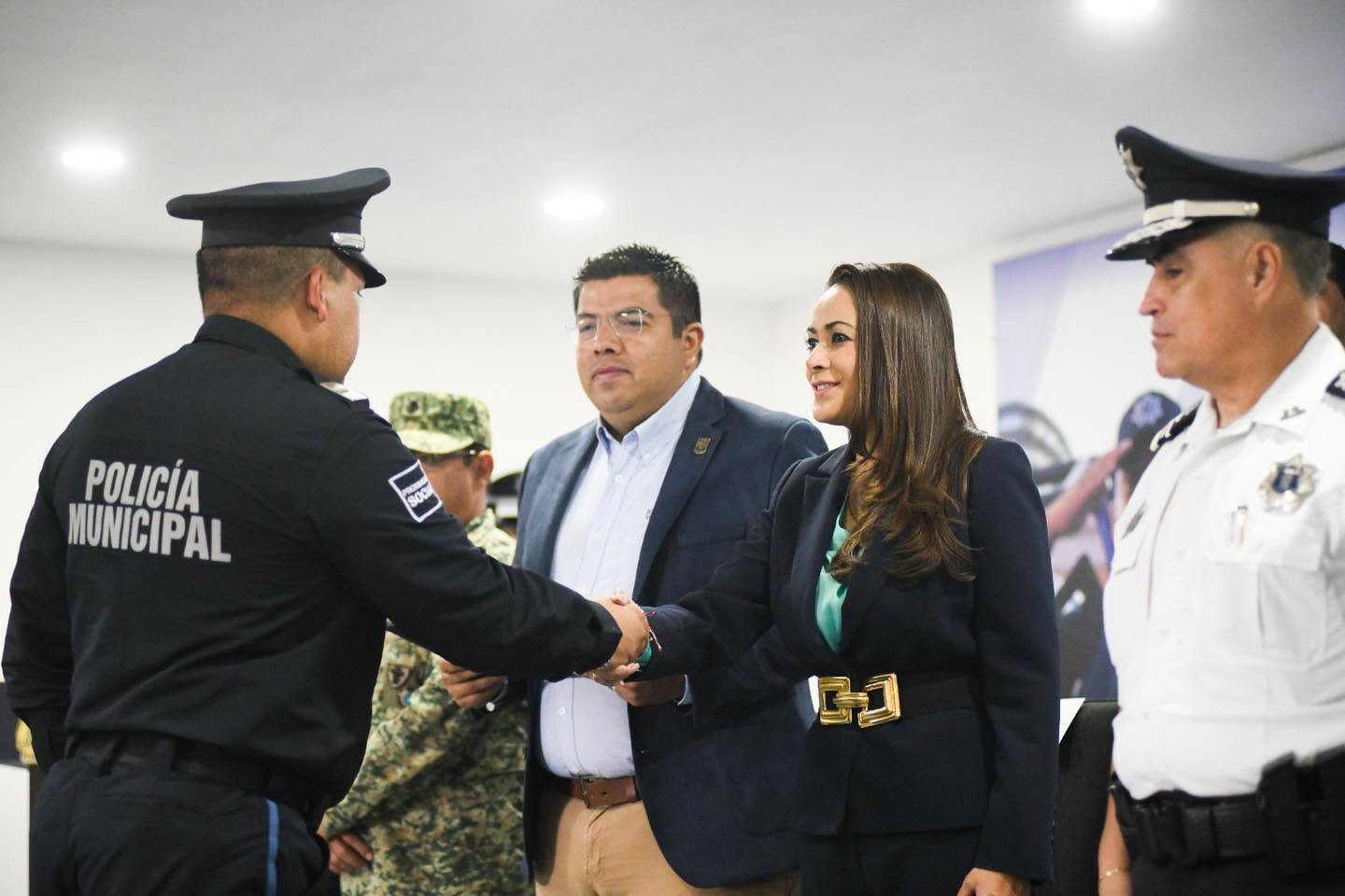 TERE JIMÉNEZ RECONOCE A POLICÍAS QUE HAN DESTACADO POR SU COMPROMISO CON LA SEGURIDAD 714cc099 738c 47c3 a923 015c8b36e95a