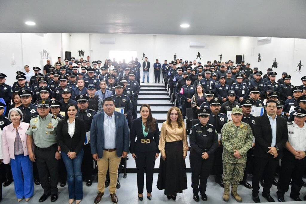 TERE JIMÉNEZ RECONOCE A POLICÍAS QUE HAN DESTACADO POR SU COMPROMISO CON LA SEGURIDAD 74f3d0d0 d696 4a6f 9995 389c706d5f78