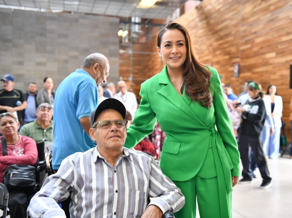 TERE JIMÉNEZ ENTREGA APOYOS DE LA BENEFICENCIA PÚBLICA PARA MEJORAR LA CALIDAD DE VIDA DE MÁS DE MIL PERSONAS 8587f8d8 a9da 49b4 8d3f eb0a5868a2a8