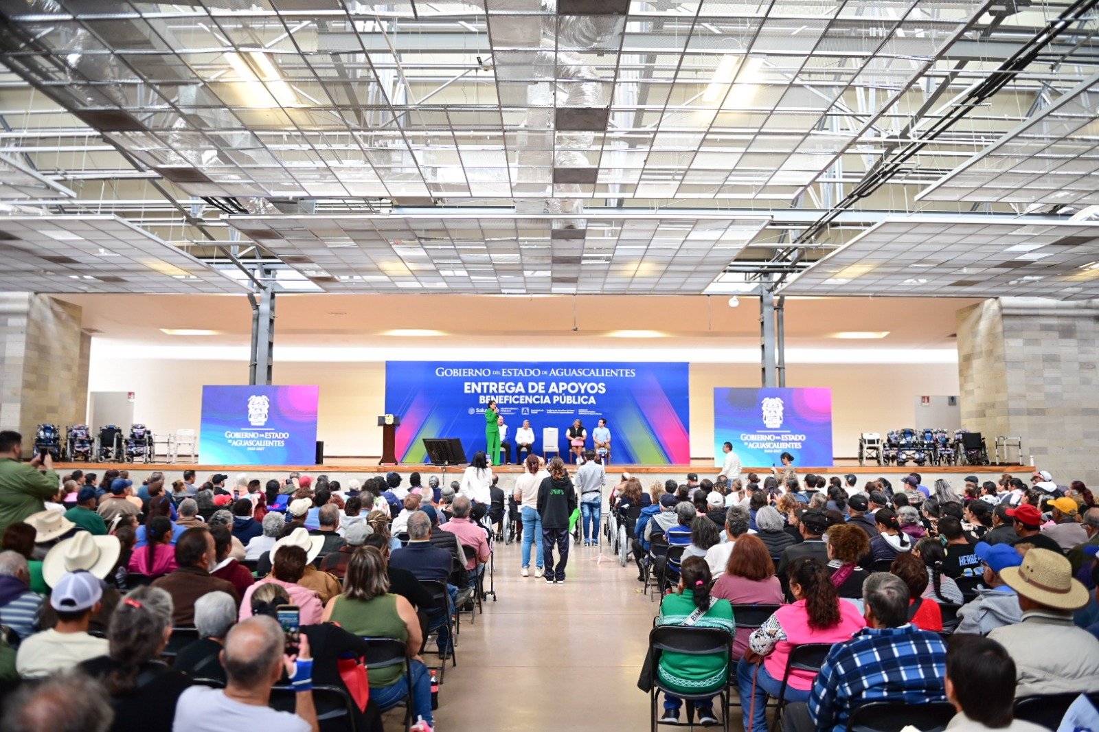 TERE JIMÉNEZ ENTREGA APOYOS DE LA BENEFICENCIA PÚBLICA PARA MEJORAR LA CALIDAD DE VIDA DE MÁS DE MIL PERSONAS e1a3f4cb dedf 4dc8 8ede df3bde9b1f23