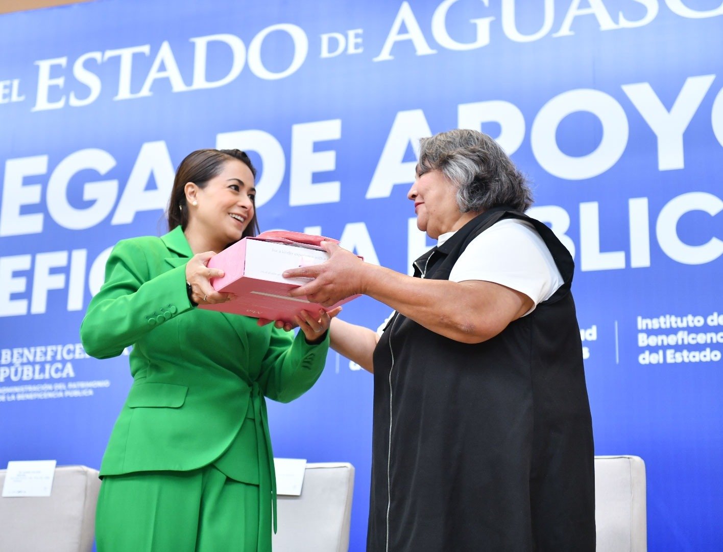 TERE JIMÉNEZ ENTREGA APOYOS DE LA BENEFICENCIA PÚBLICA PARA MEJORAR LA CALIDAD DE VIDA DE MÁS DE MIL PERSONAS e52dd658 9b9a 40cc 8890 f83d8190d371